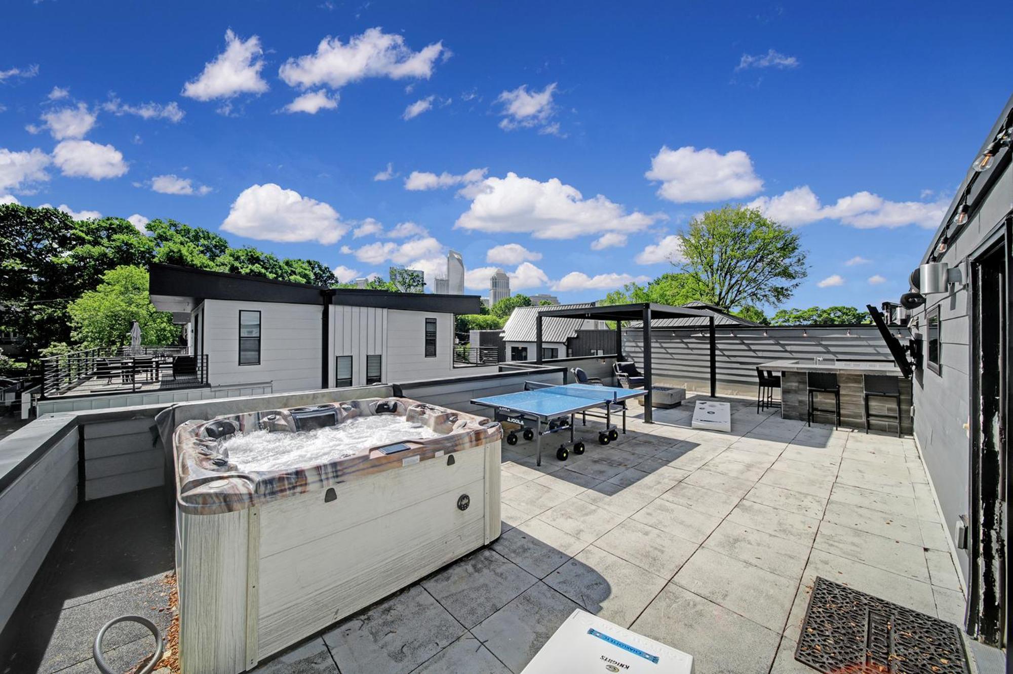 906 Westbrook B City Views Rooftop Hot Tub And Short Walk To Stadium ชาร์ล็อต ภายนอก รูปภาพ