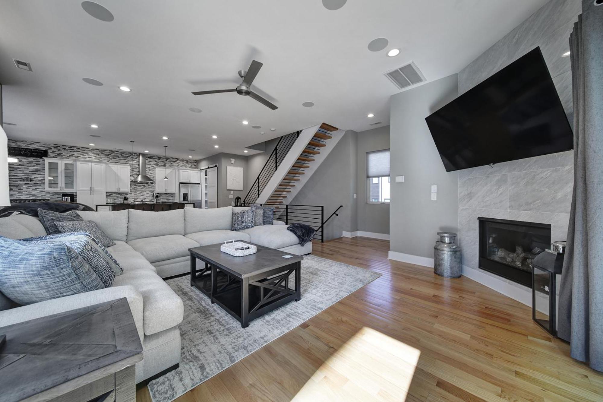 906 Westbrook B City Views Rooftop Hot Tub And Short Walk To Stadium ชาร์ล็อต ภายนอก รูปภาพ